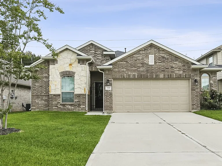 320 Terra Vista Cir — Photo 1