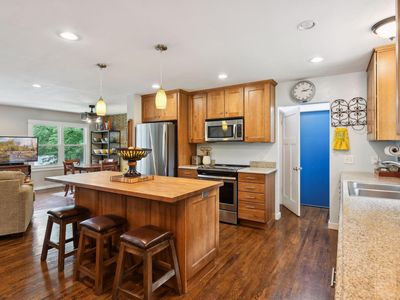 1361 Broadview Ave, Chaska, MN, 55318