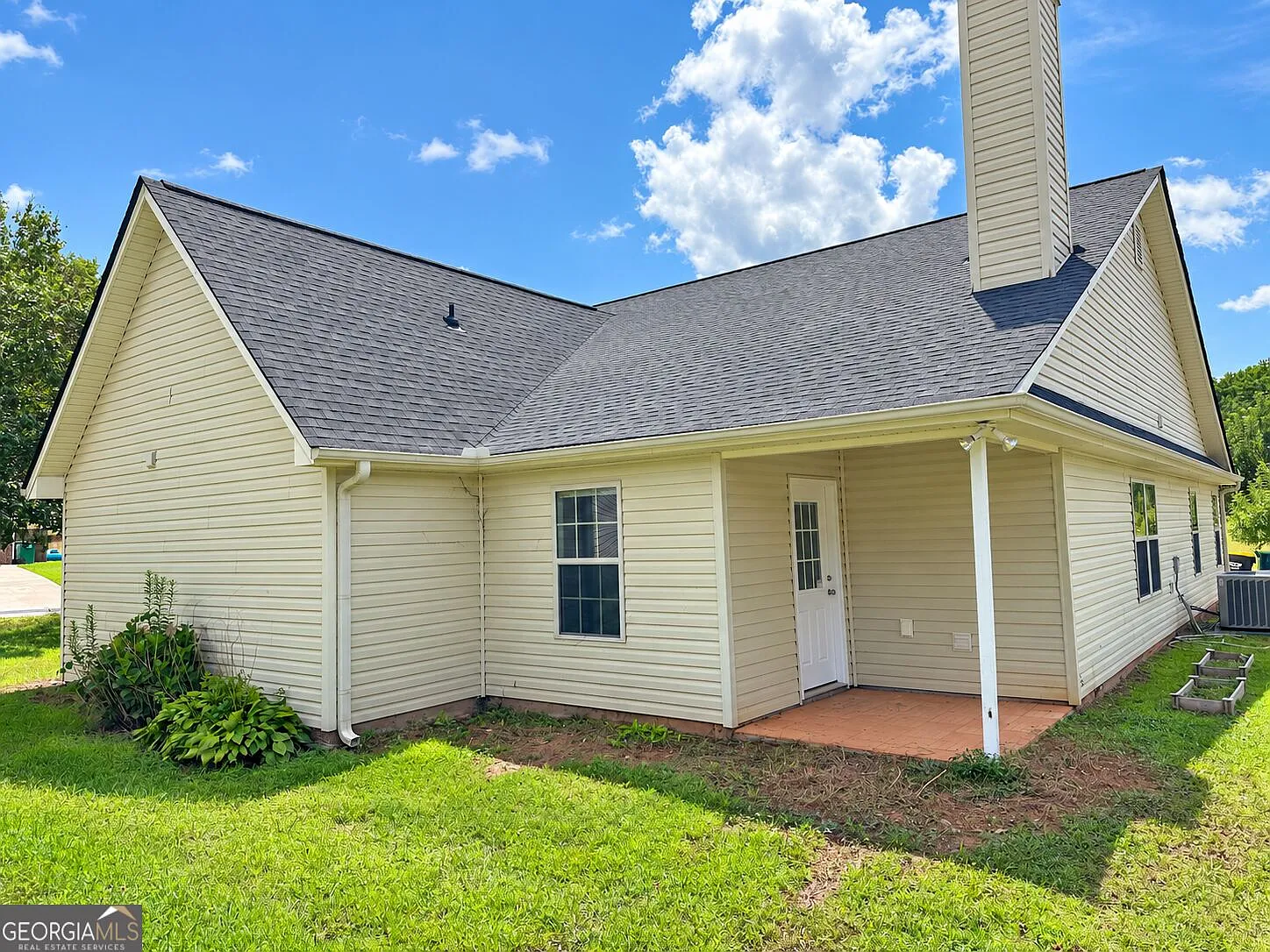 3 bed, 2.0 bath, 1542 sqft, $2,200 — Photo 2