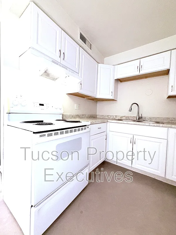 1 bed, 1.0 bath, 550 sqft, $825 — Photo 2