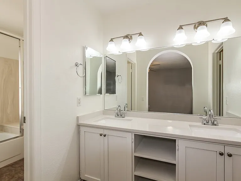 1101 W Wickieup Ln — Photo 14