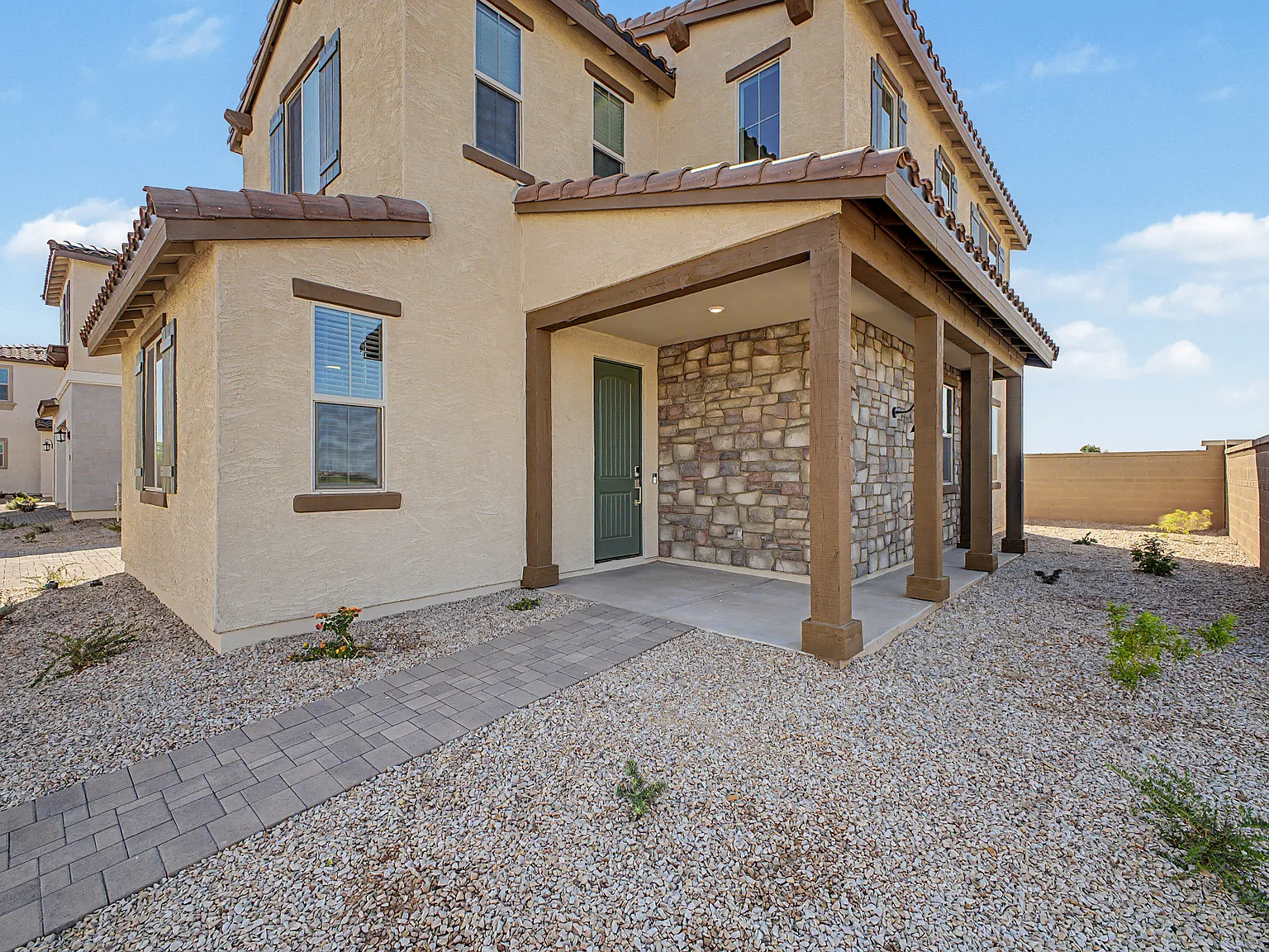 4 bed, 2209 sqft, $3,100 — Photo 2