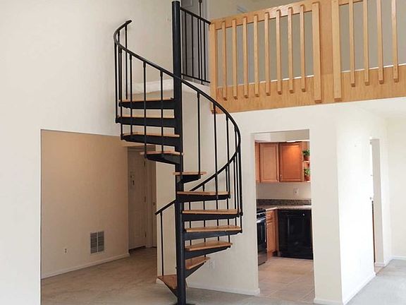5th image of 174 Surrey Ct