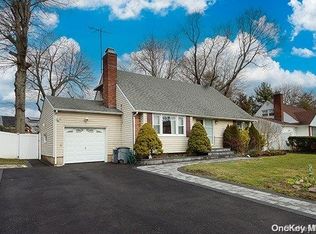 25 Stillman Rd, Glen Cove, NY 11542