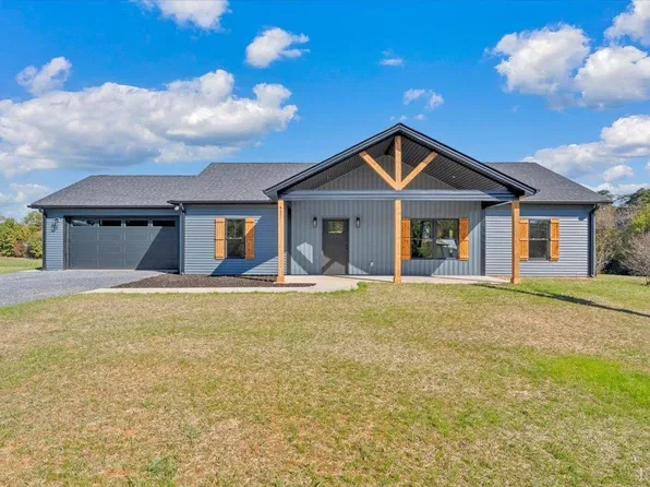 722 Prospect Rd, Hurt, VA 24563