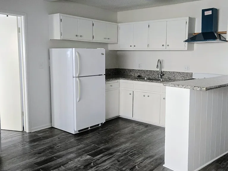 817 9th St #10 — Photo 2