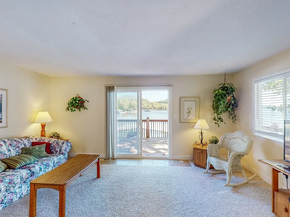 3 bed, $2,300 — Photo 3