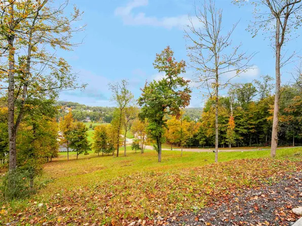 124 Gladstone Cir, Morgantown, WV 26508