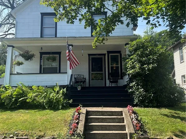 199 Garfield Ave, East Palestine, OH 44413