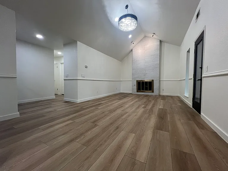 601 N Riverside Dr — Photo 18