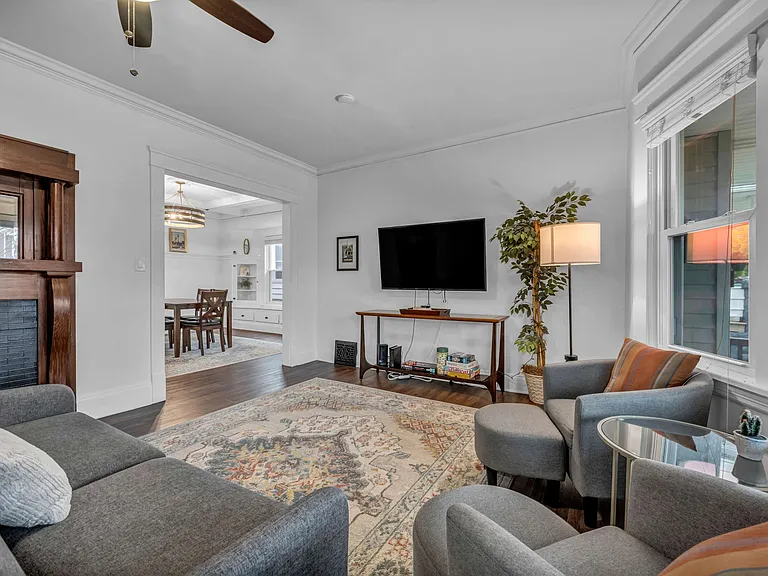 1337 W 61st St — Photo 30