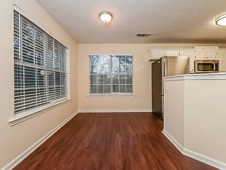 406 Summer Hill Cir — Photo 5