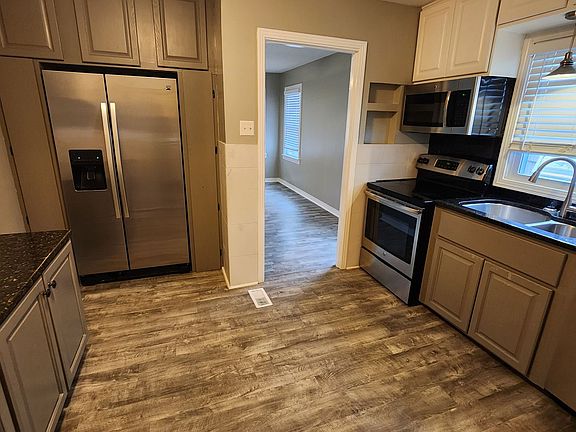5th image of 11710 E Gateway Dr SE #B