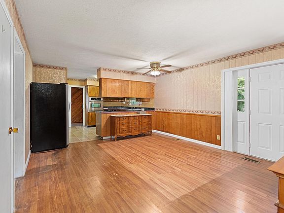 5th image of 125 Grogan Cir