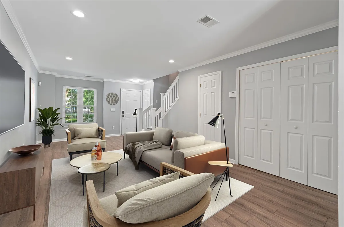 Building Photo - 7914 Shadow Oak Dr