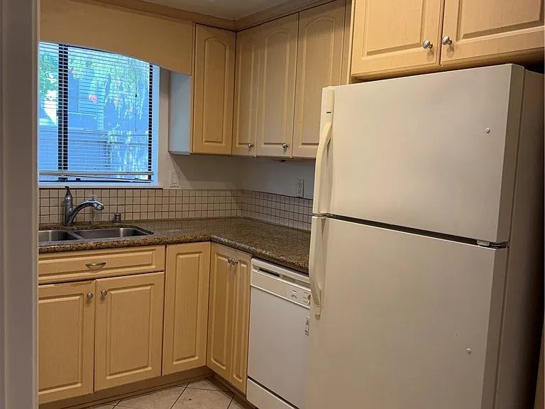 635 Danube Way — Photo 5