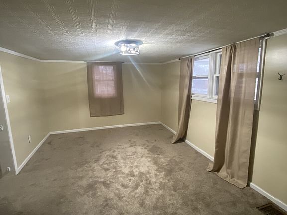 5th image of 208 S Benton St