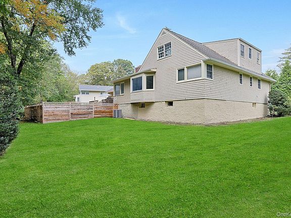 4th image of 97 Winding Brook Road