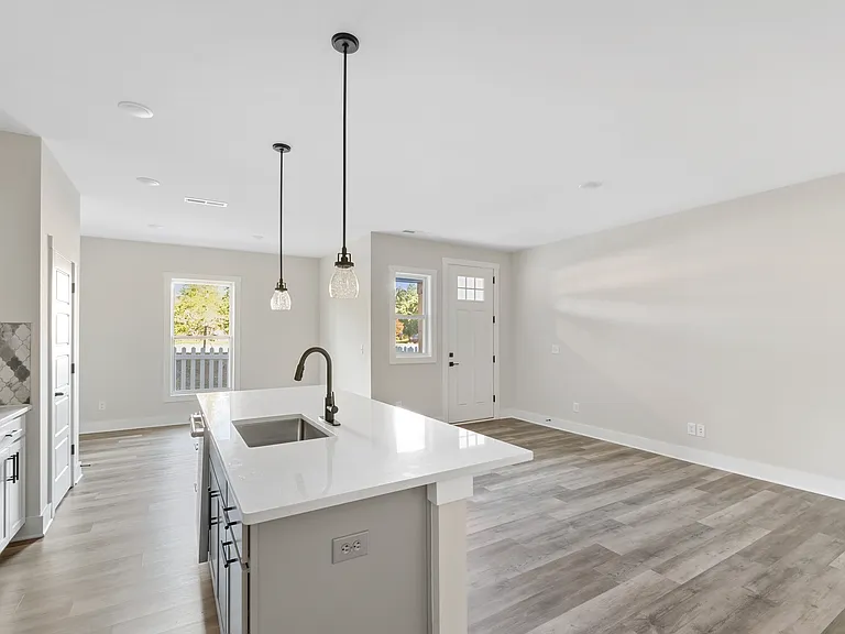 680 Melville Dr — Photo 7