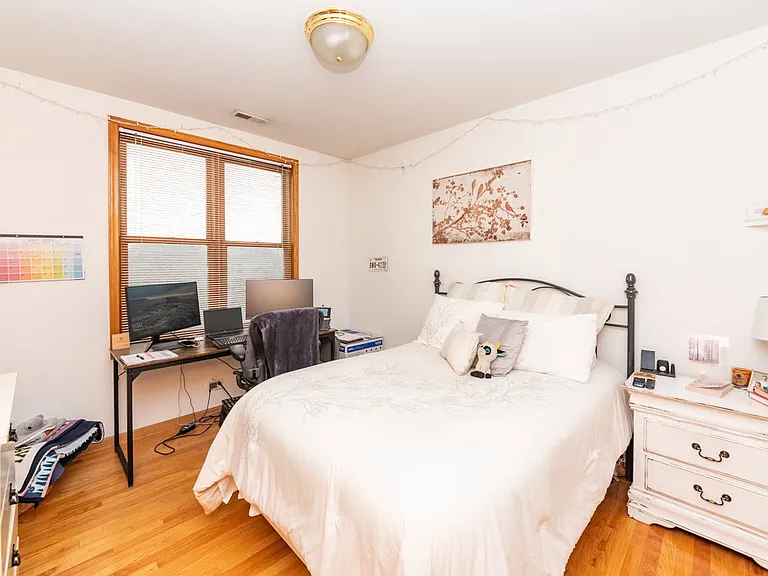 1940 W Diversey Pkwy #1W — Photo 10