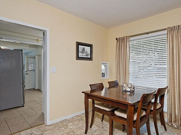 5th image of 239 Kellogg St