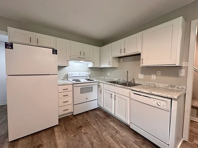 935 Naomi Dr — Photo 5