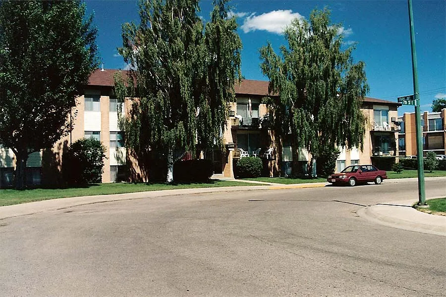 Elk Apartments — Photo 2
