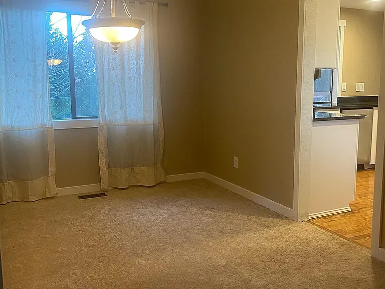 17218 SE 40th Pl — Photo 9