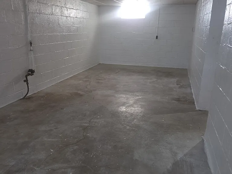 4407 Longwood Ave — Photo 7