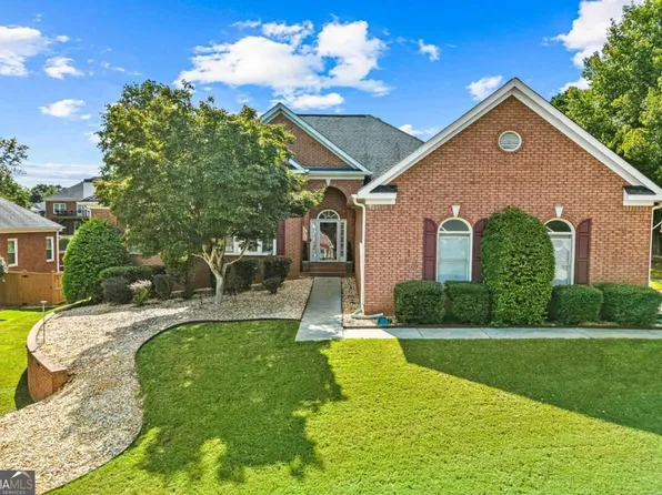1130 Lewis Ridge Cir, Lawrenceville, GA 30045