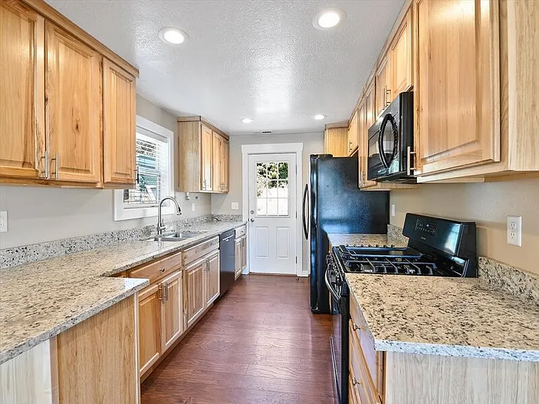 1245 E Harrison Ave — Photo 6