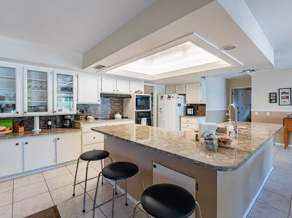 9909 W Concho Cir, Sun City, AZ 85373