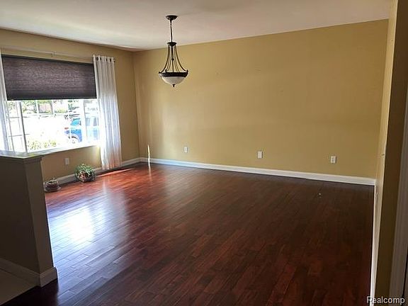 3rd image of 6220 Thorncliff Dr