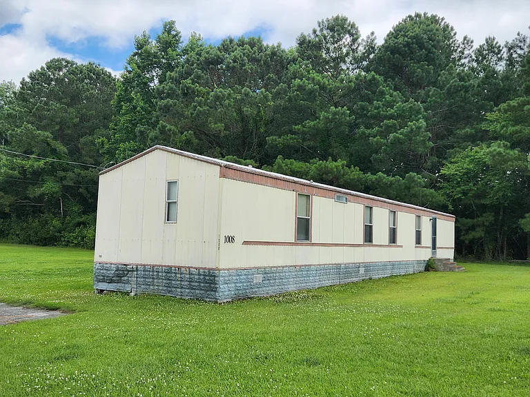 1008 Aaron Ln — Photo 1