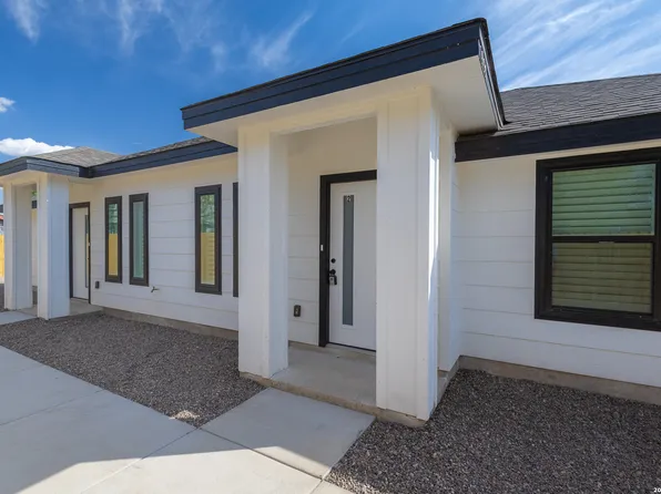 1990 Las Quintas Blvd, Eagle Pass, TX 78552