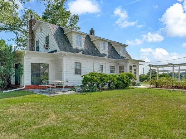 240 SW Fairlawn Rd, Topeka, KS 66606
