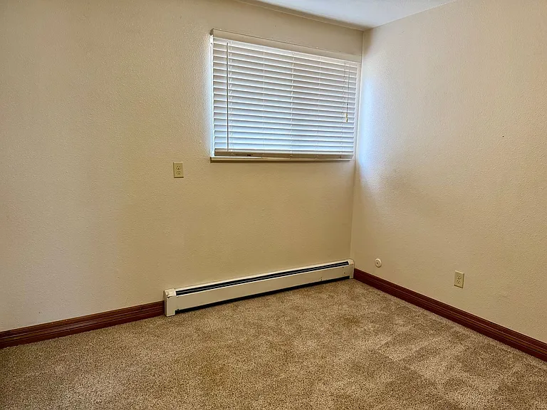 1628 Azalea Dr #4 — Photo 9