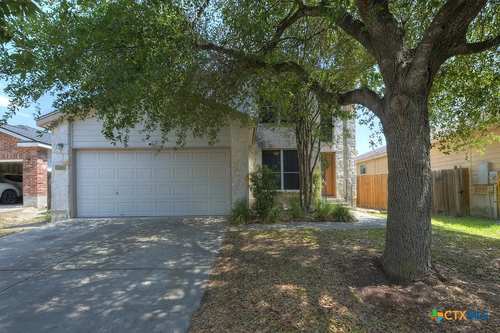 3 bed, 2.5 bath, 1887 sqft, $1,895 — Photo 2