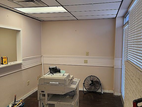 4th image of 228 N Broadway Ave
