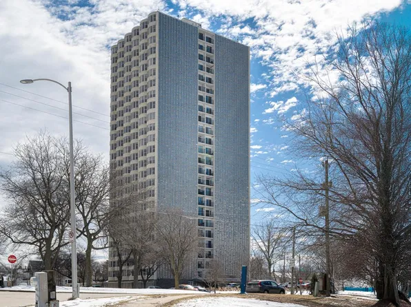 2525 South Shore DRIVE #25C, Milwaukee, WI 53207