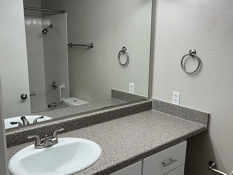 Glenbrook Apartments — Photo 13
