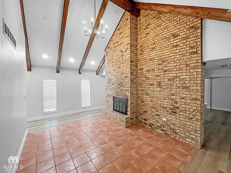 1215 Spring Lake Dr — Photo 6