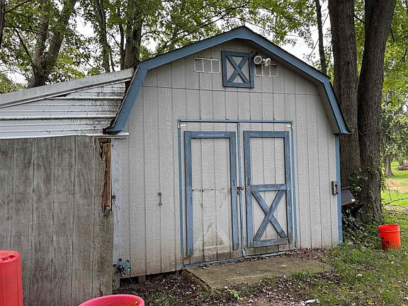 5th image of 733 W Center Dr