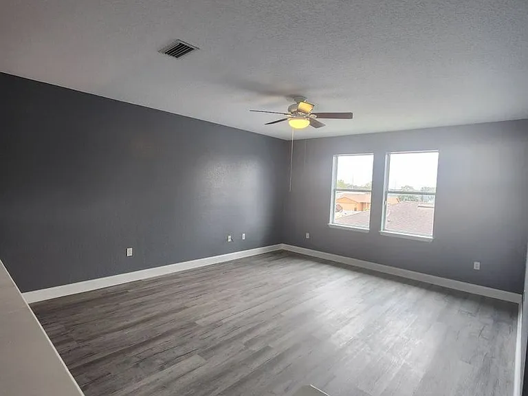 328 Dundee Dr — Photo 28