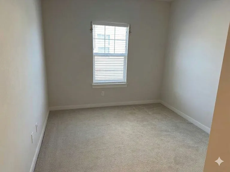 618 Laurel Ln — Photo 8