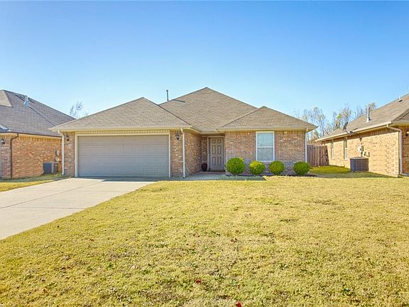 2nd image of 2213 Bradford Cir