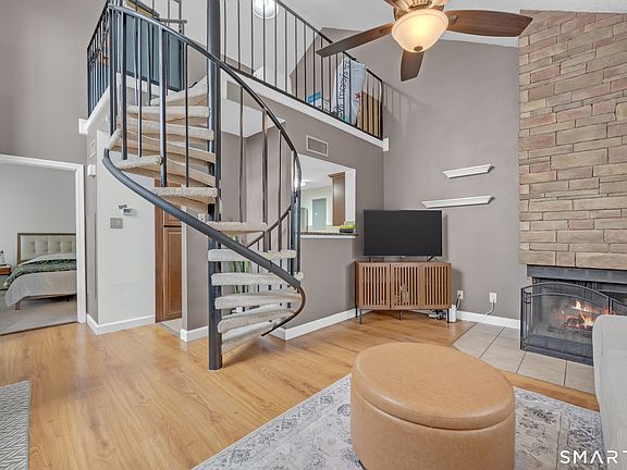 2nd image of 12 Carriage Crossing Lane #12