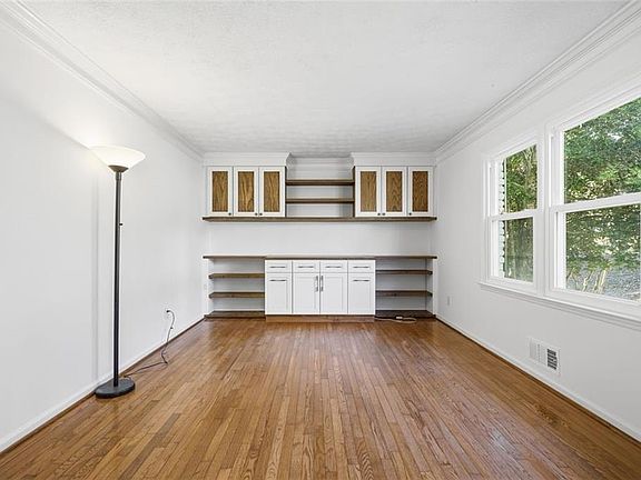 4th image of 130 Spring Ridge Ct