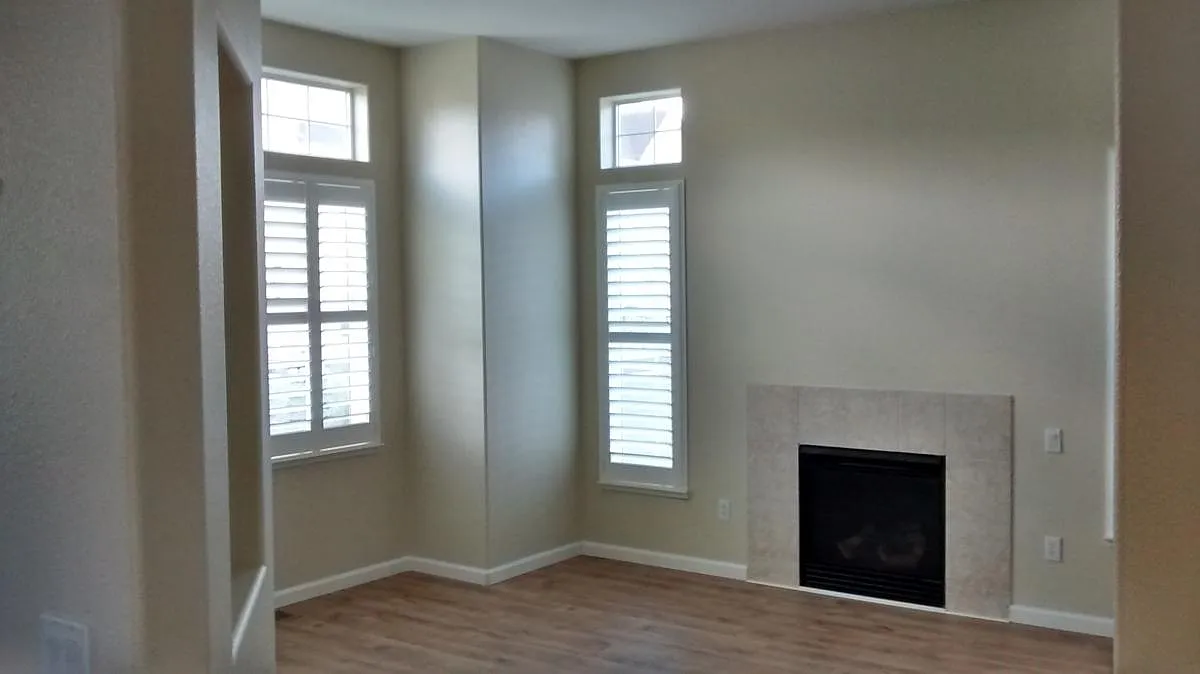 3 bed, 2.5 bath, 1229 sqft, $2,400 — Photo 4