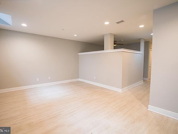 4th image of 1607 Catharine St #C
